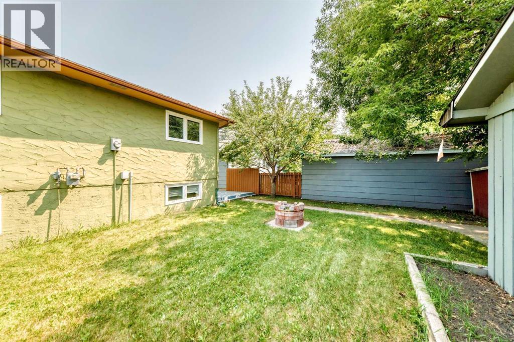 136 Midlawn Close SE - 38