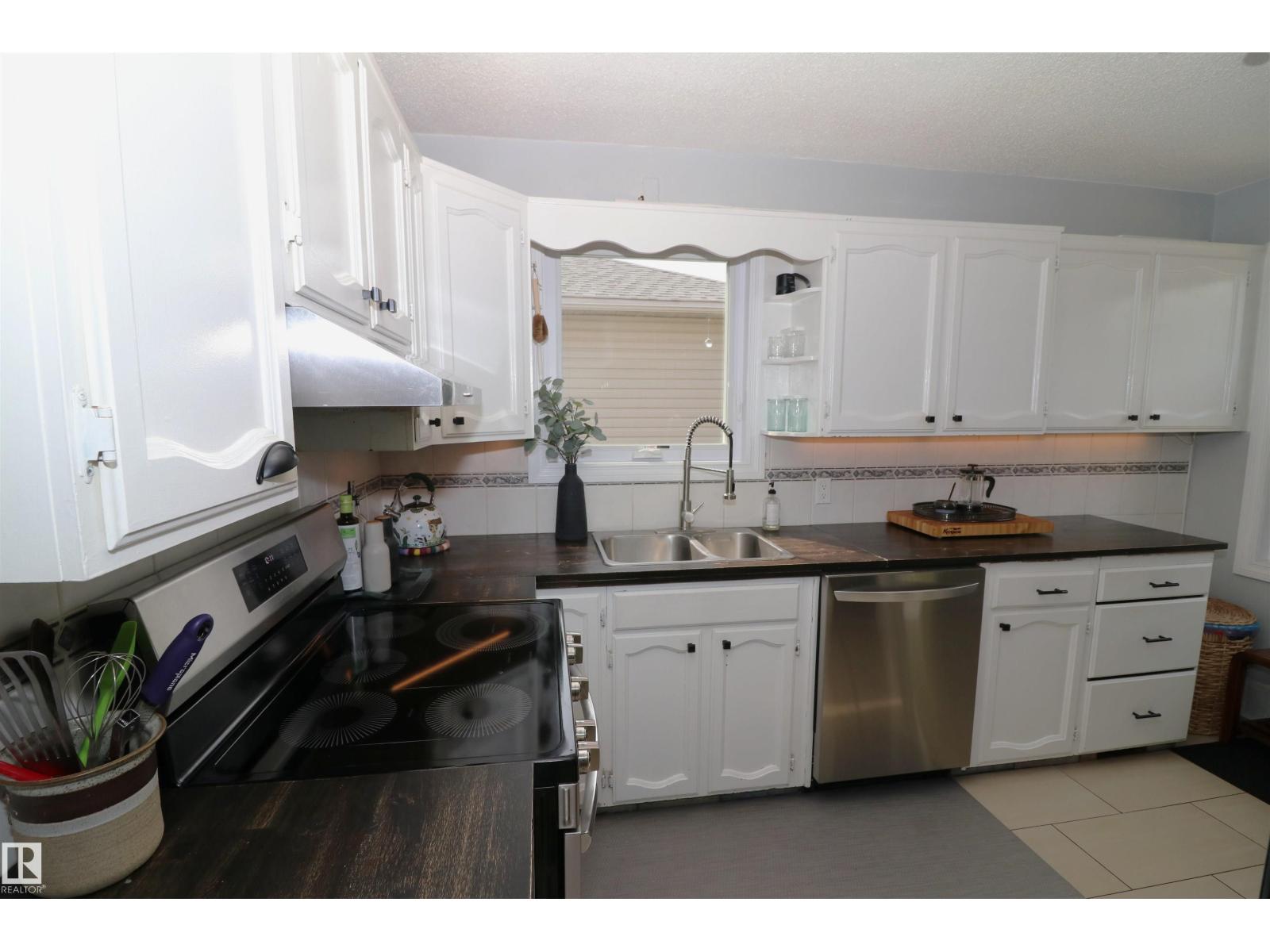 8620 79 ST NW - 14