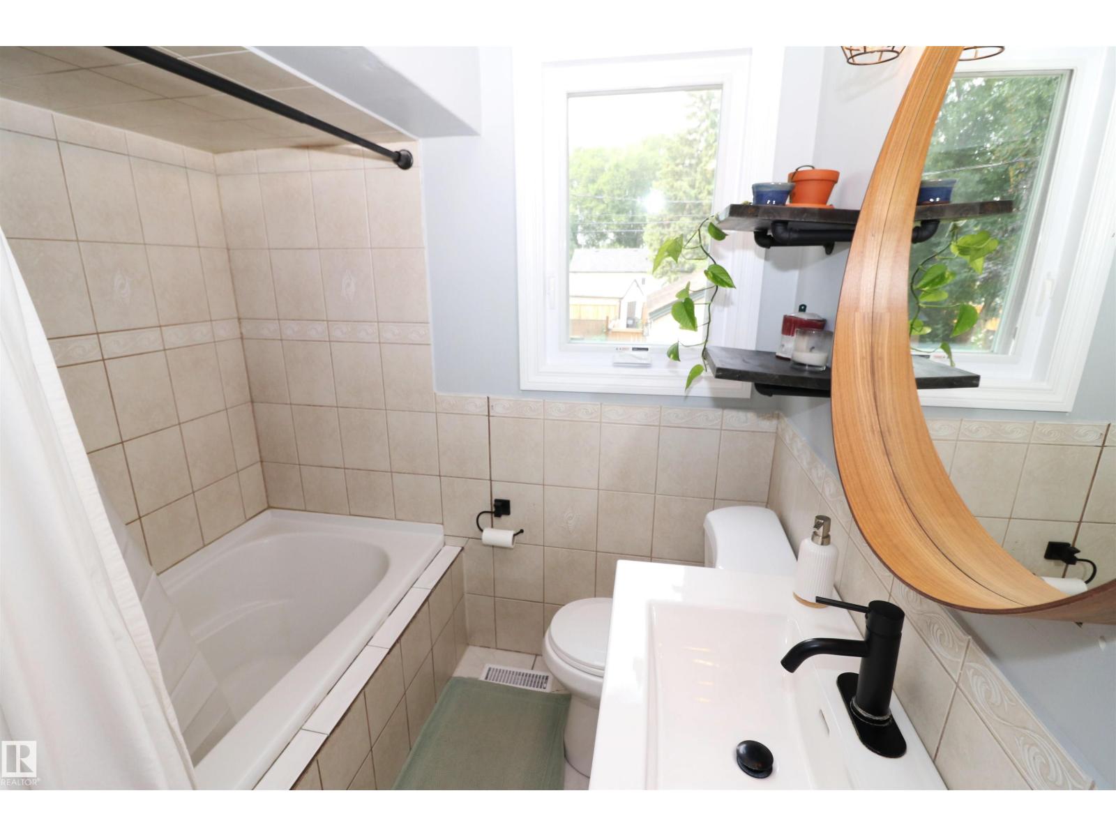 8620 79 ST NW - 24