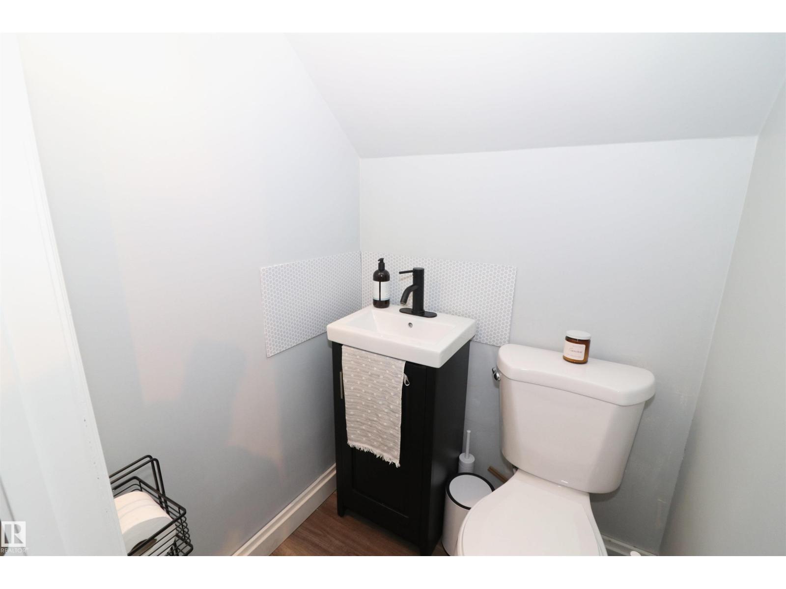 8620 79 ST NW - 29