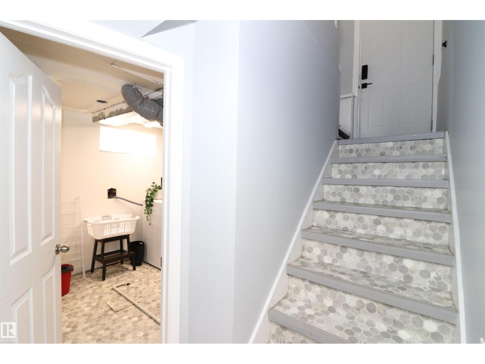 8620 79 ST NW - 37