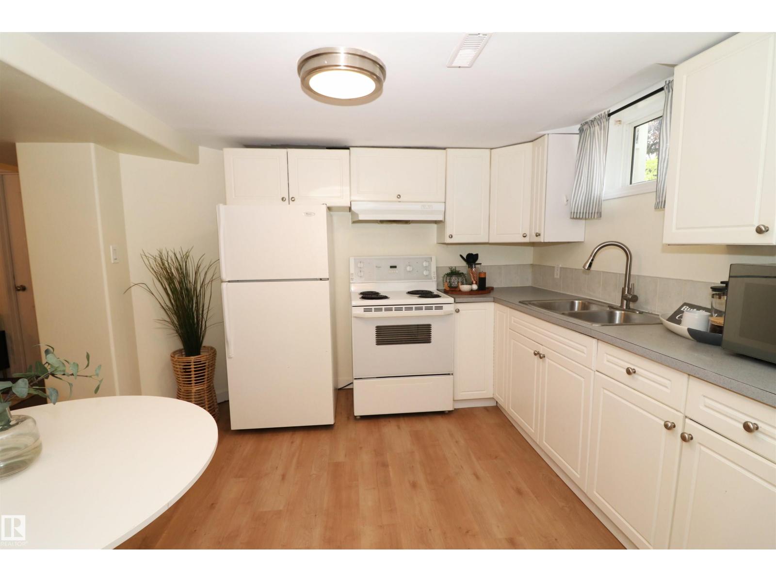 8620 79 ST NW - 42