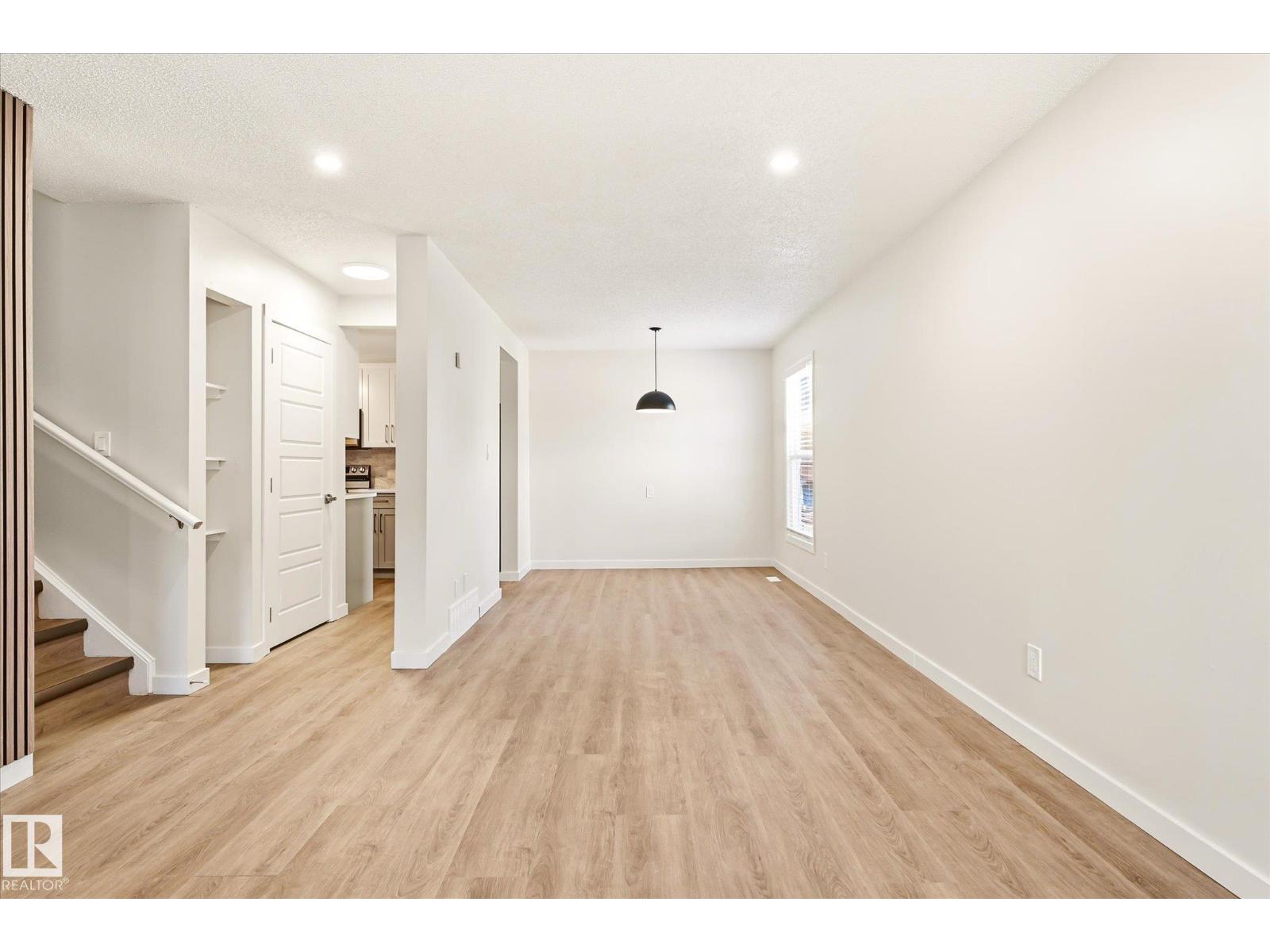 18439 66 AV NW - 7