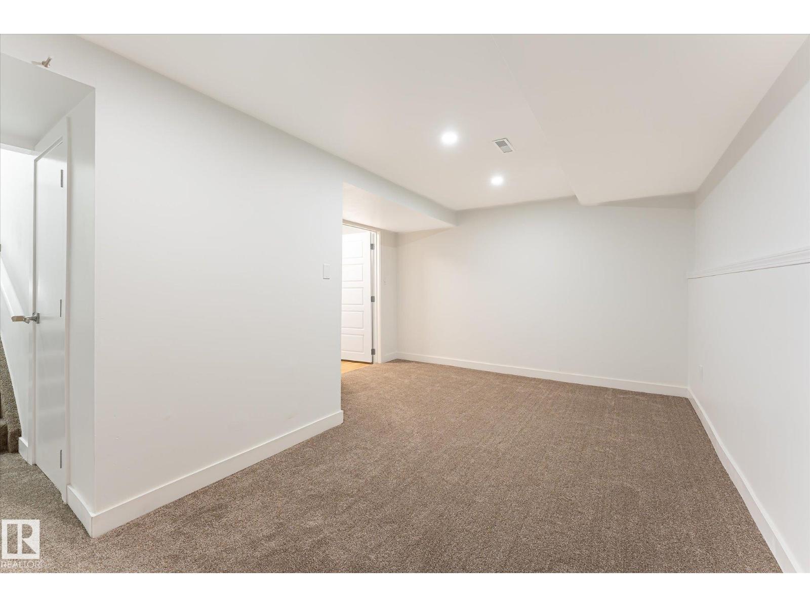 18439 66 AV NW - 31