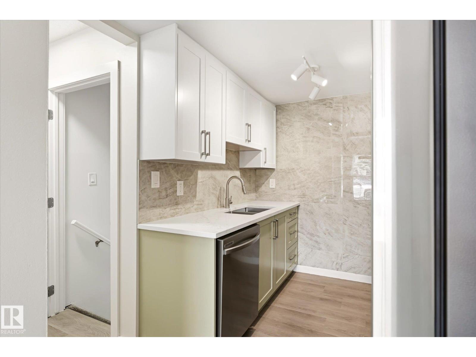 18439 66 AV NW - 13
