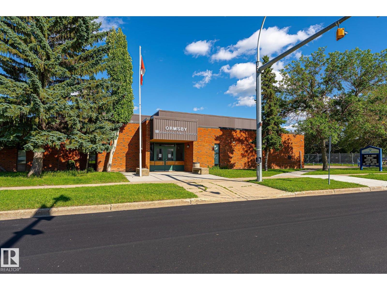 18439 66 AV NW - 47