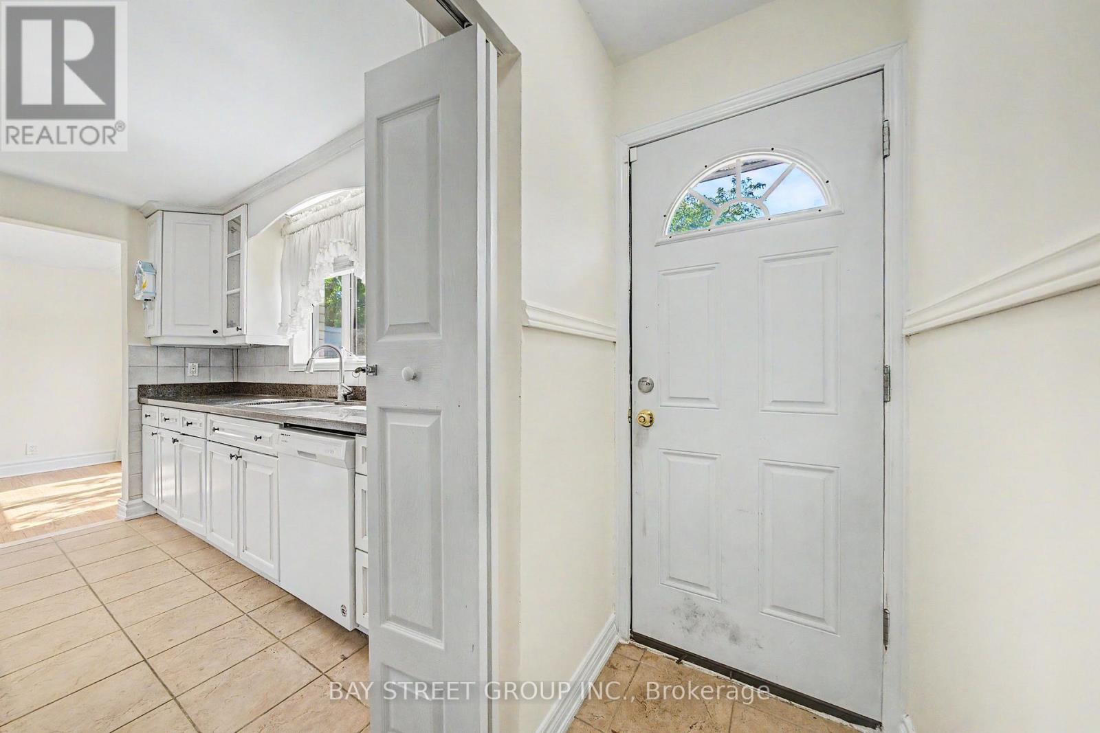 32 ALANADALE AVENUE - 16