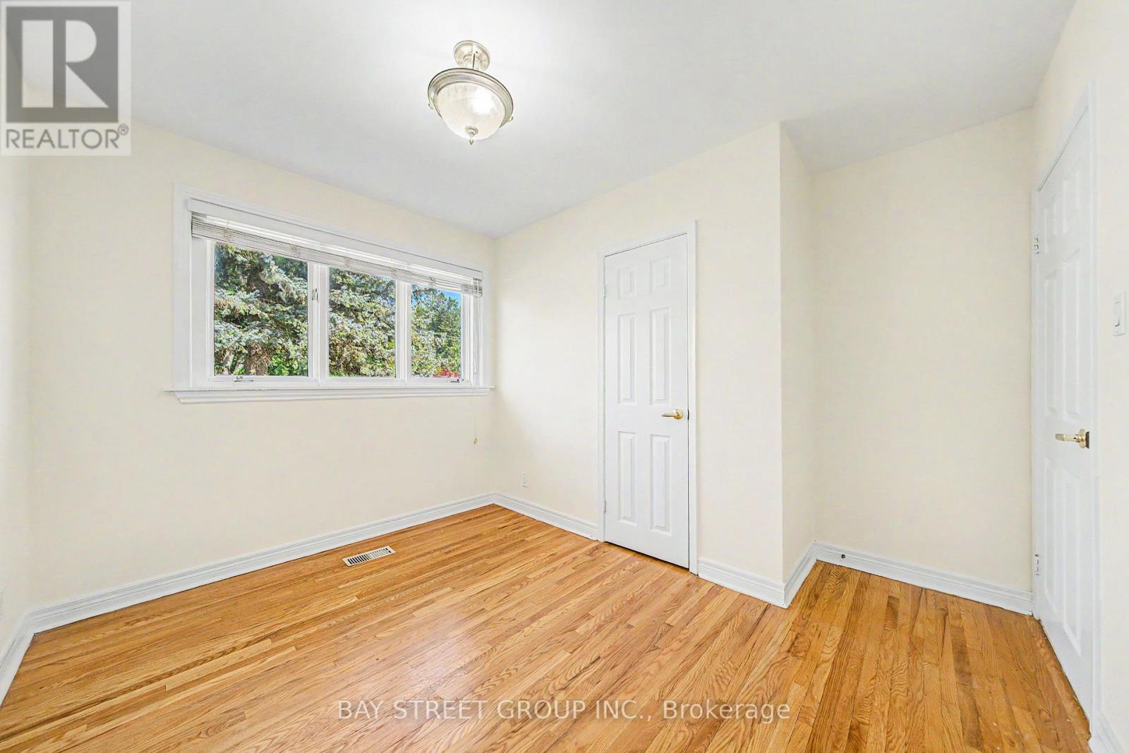 32 ALANADALE AVENUE - 21