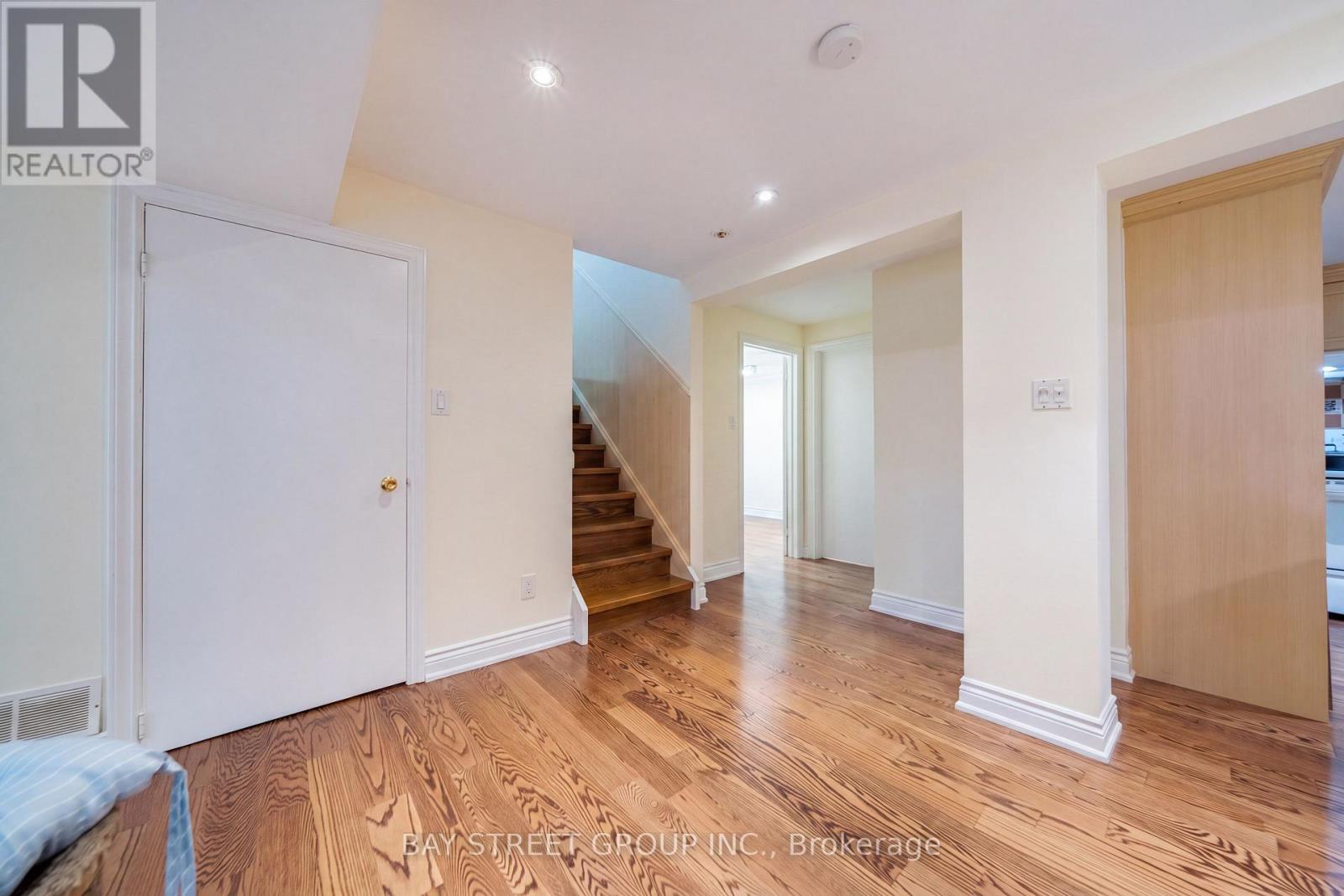 32 ALANADALE AVENUE - 24