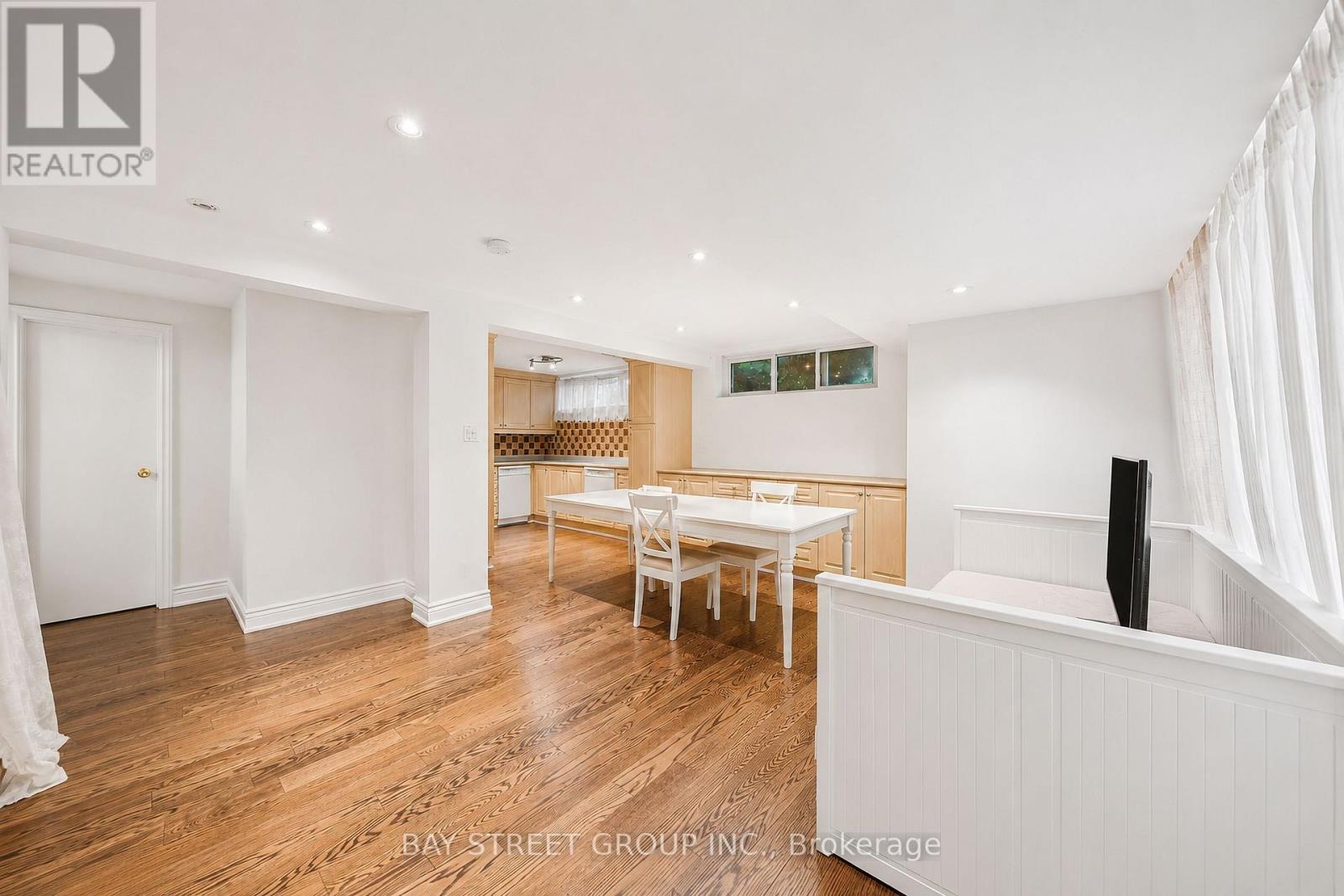 32 ALANADALE AVENUE - 25