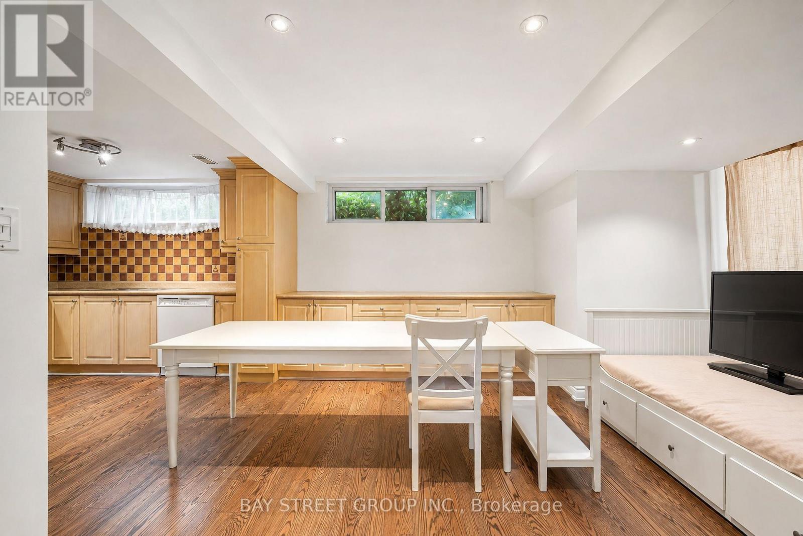 32 ALANADALE AVENUE - 26