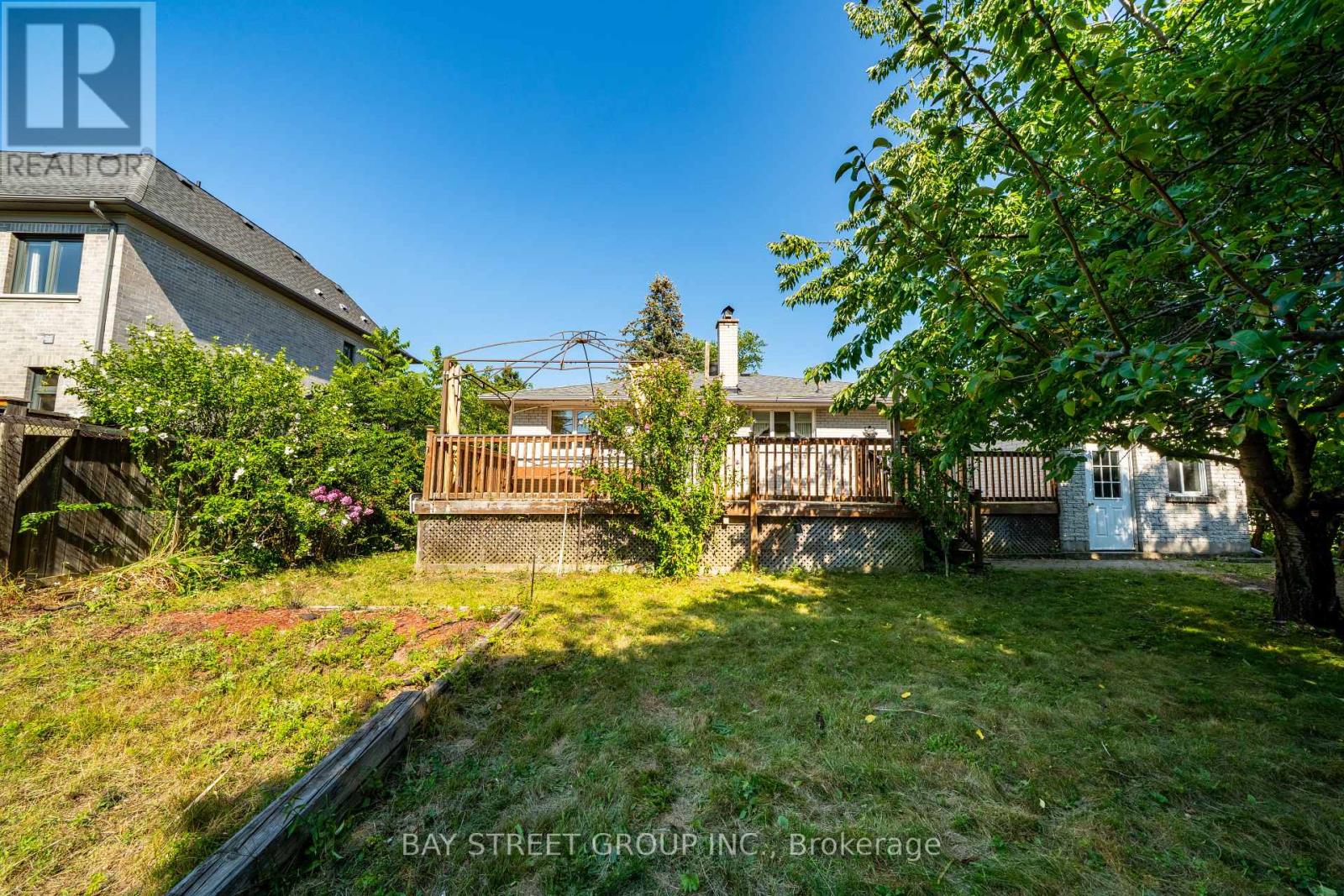 32 ALANADALE AVENUE - 39