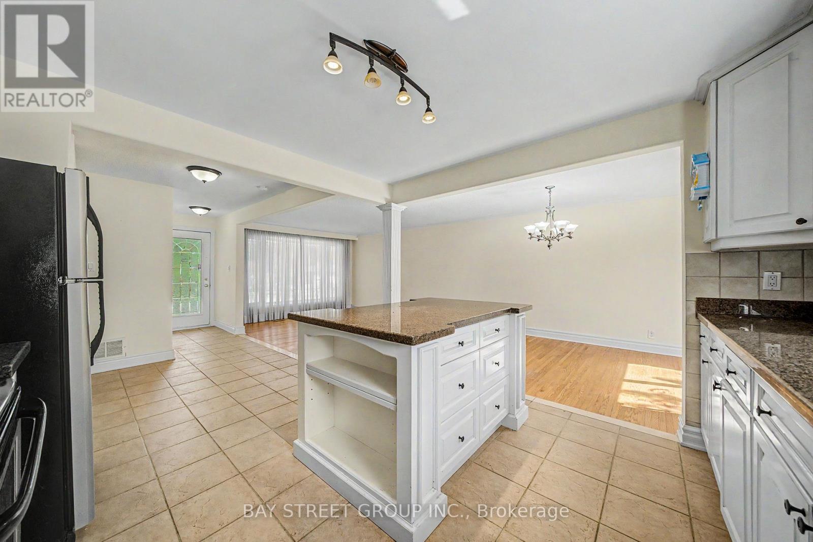 32 ALANADALE AVENUE - 5