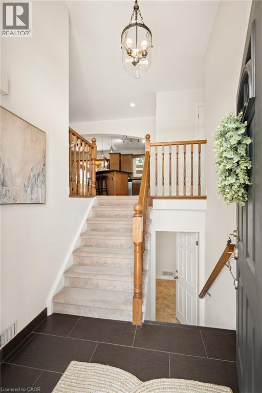 17 MCLACHLAN Place — photo 3