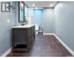 Kitchen - 161 5th Avenue Ne, Swift Current, SK S9H2L1 Photo 8