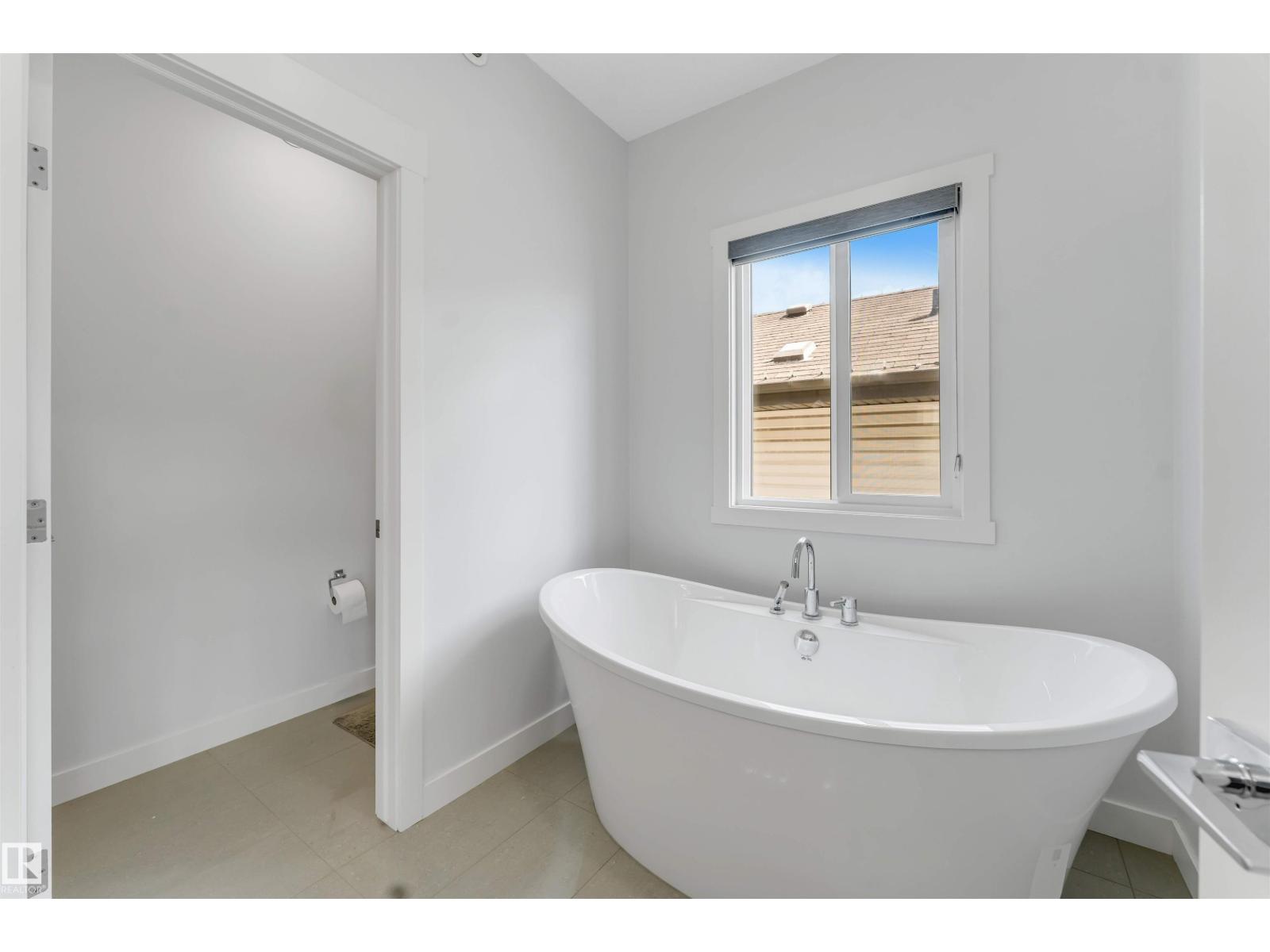 2912 12 AV NW - Image 34