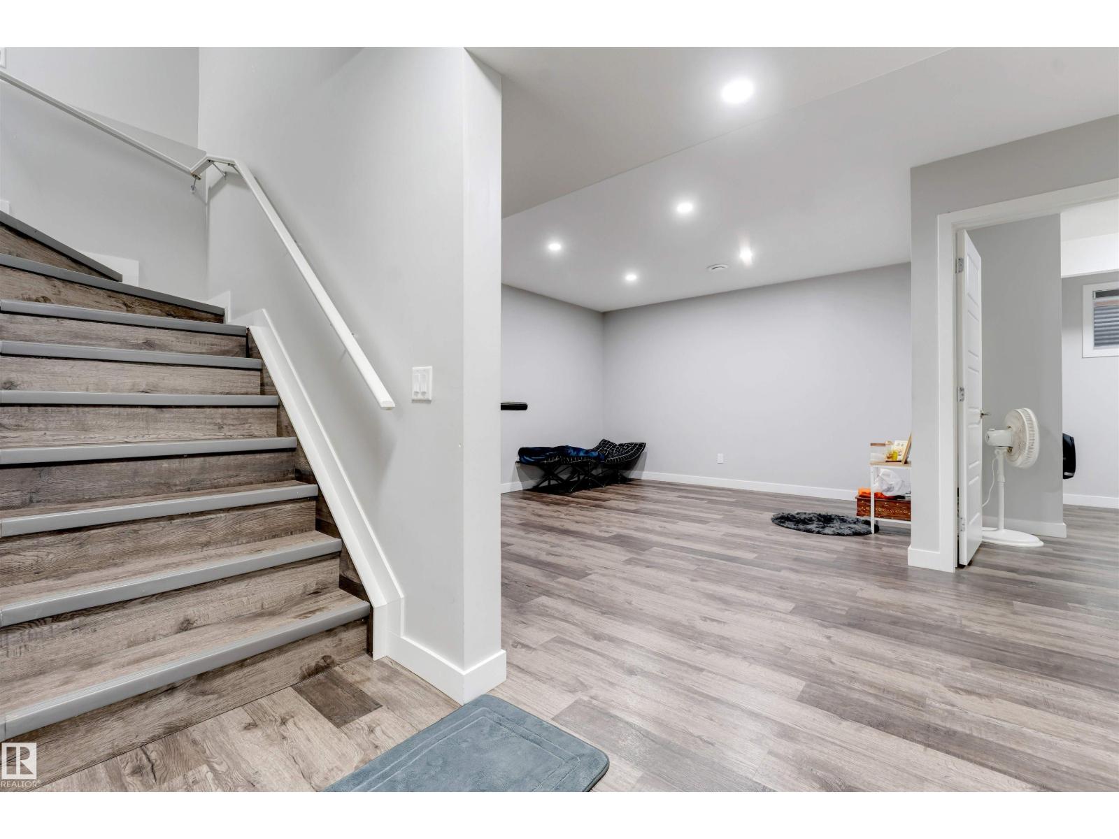 2912 12 AV NW - Image 37