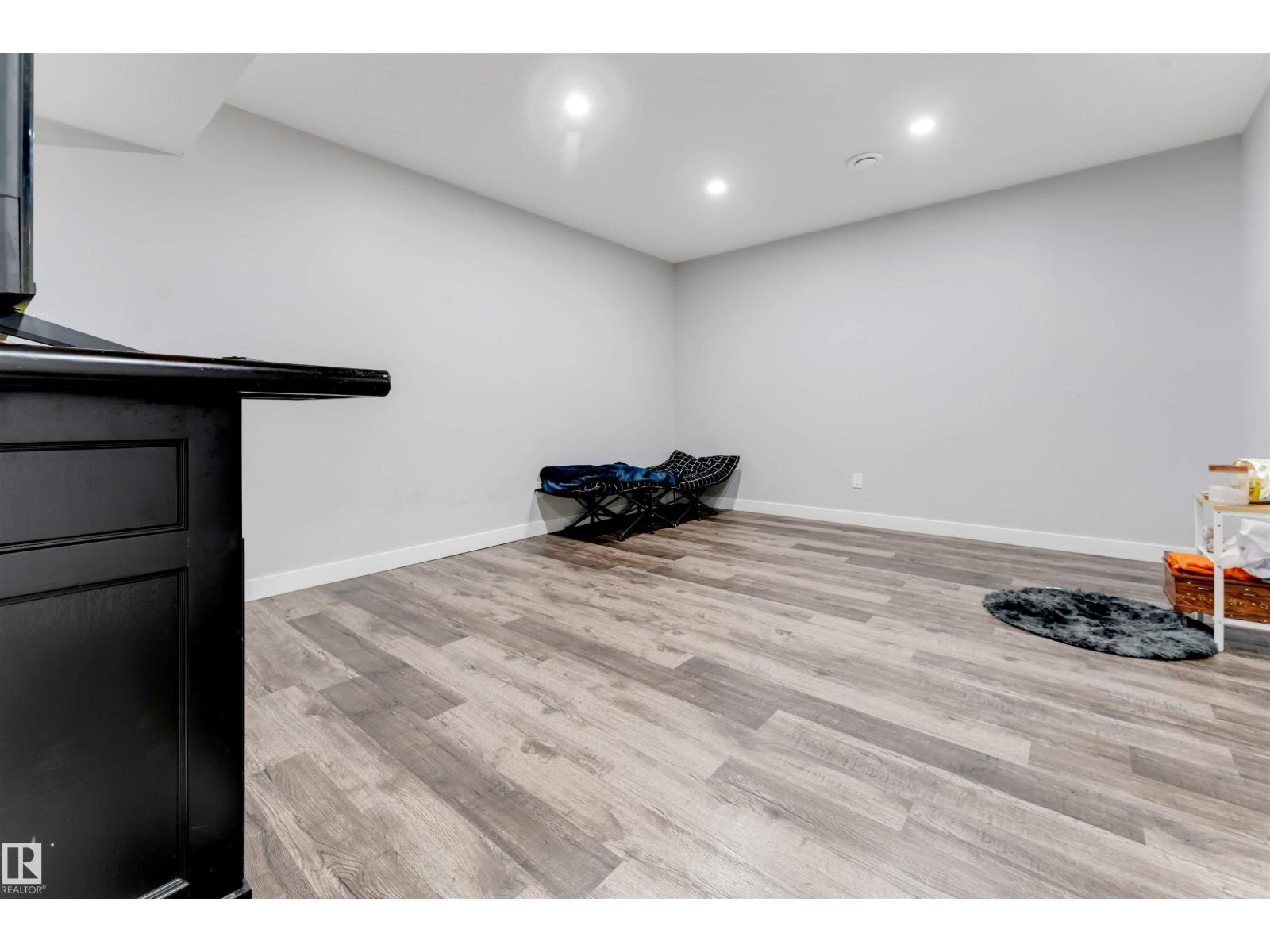 2912 12 AV NW - Image 38