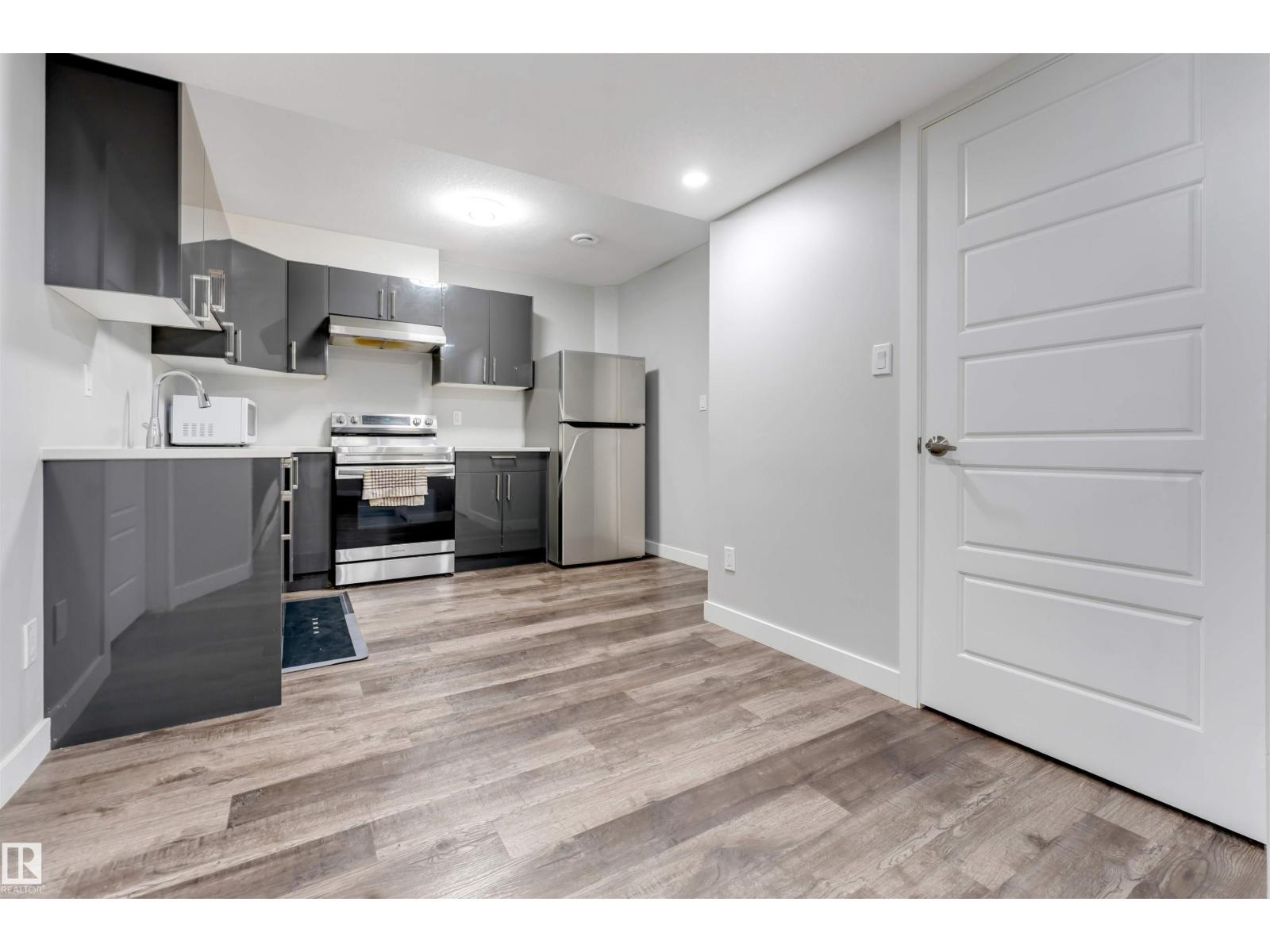 2912 12 AV NW - Image 40