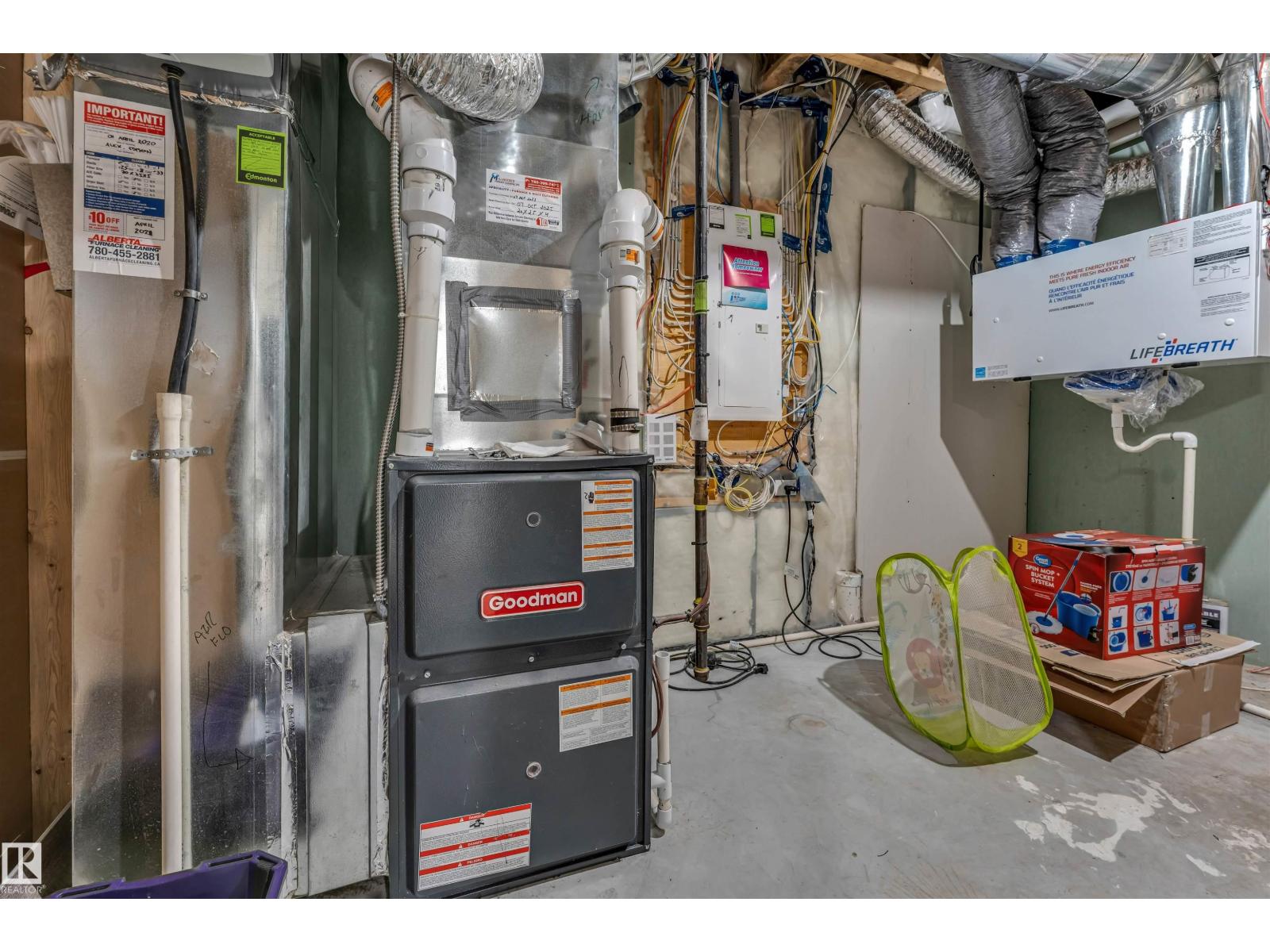 2912 12 AV NW - Image 47