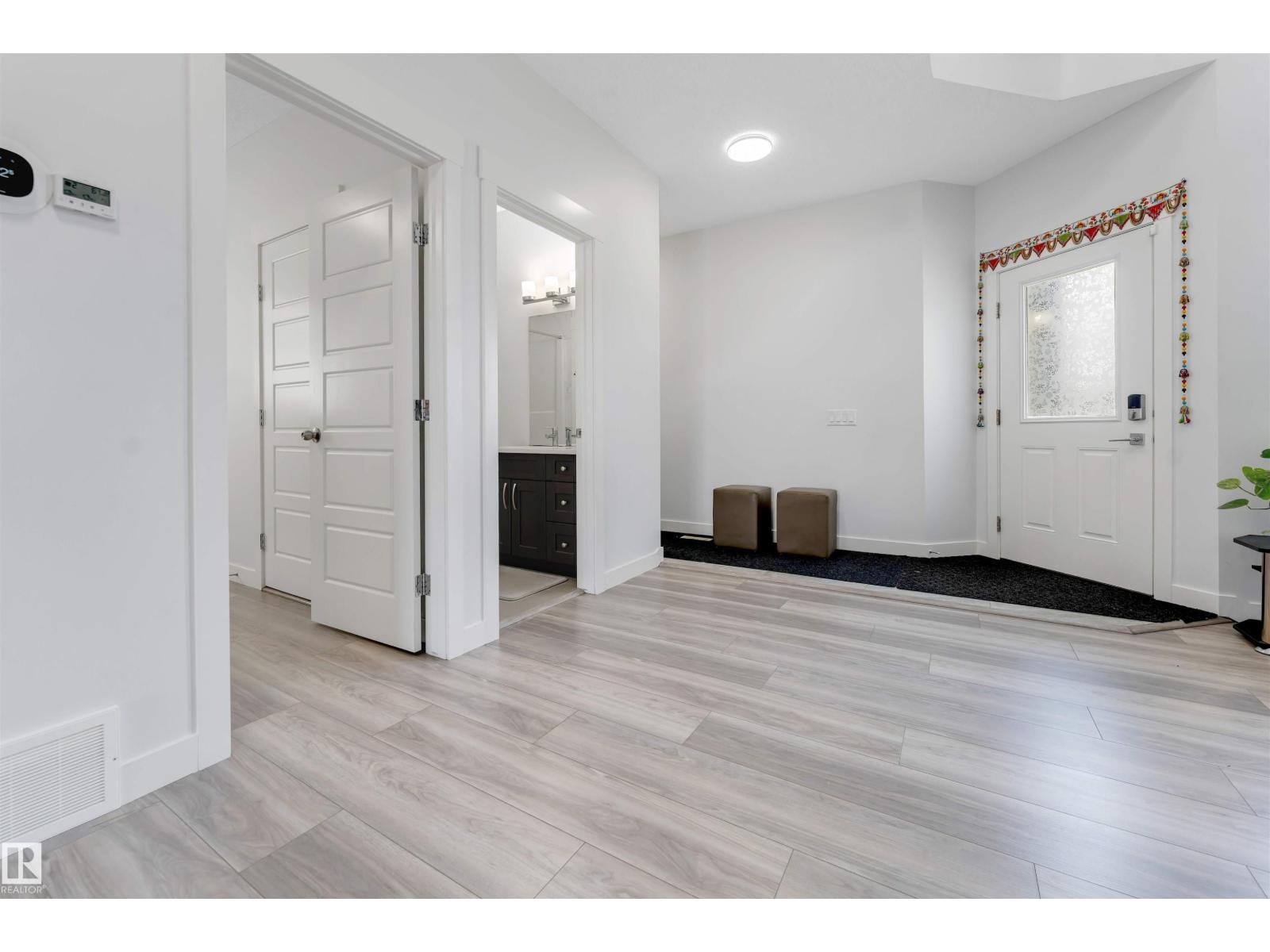2912 12 AV NW - 6