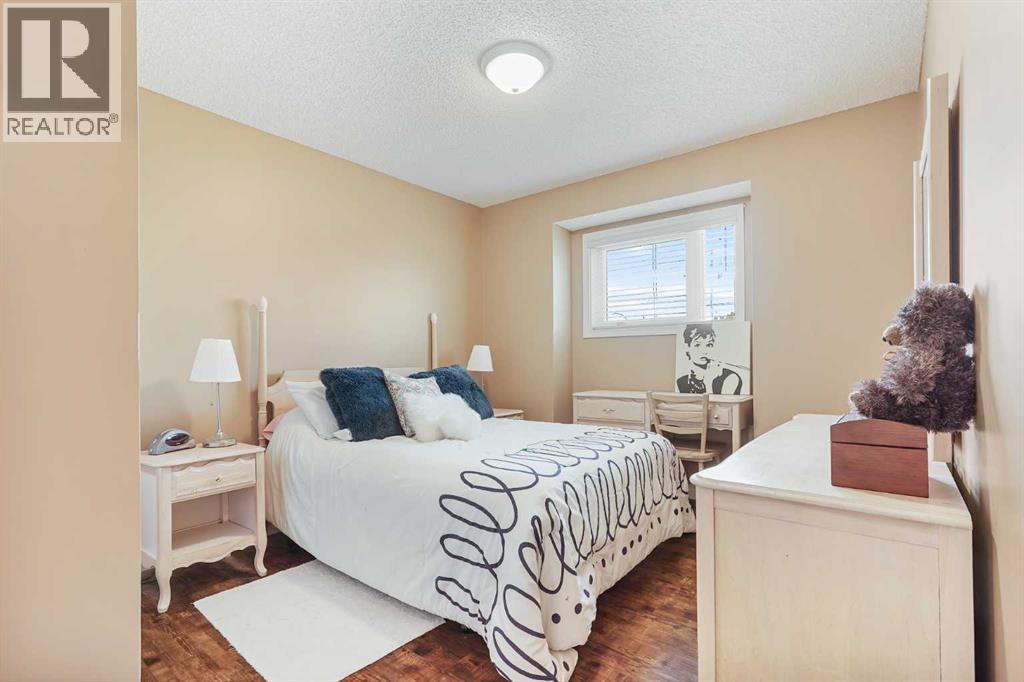 82 Sherwood Boulevard W - 22