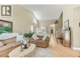 82 Sherwood Boulevard W - photo 5