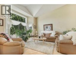 82 Sherwood Boulevard W - photo 4
