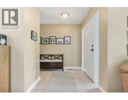 82 Sherwood Boulevard W - photo 2