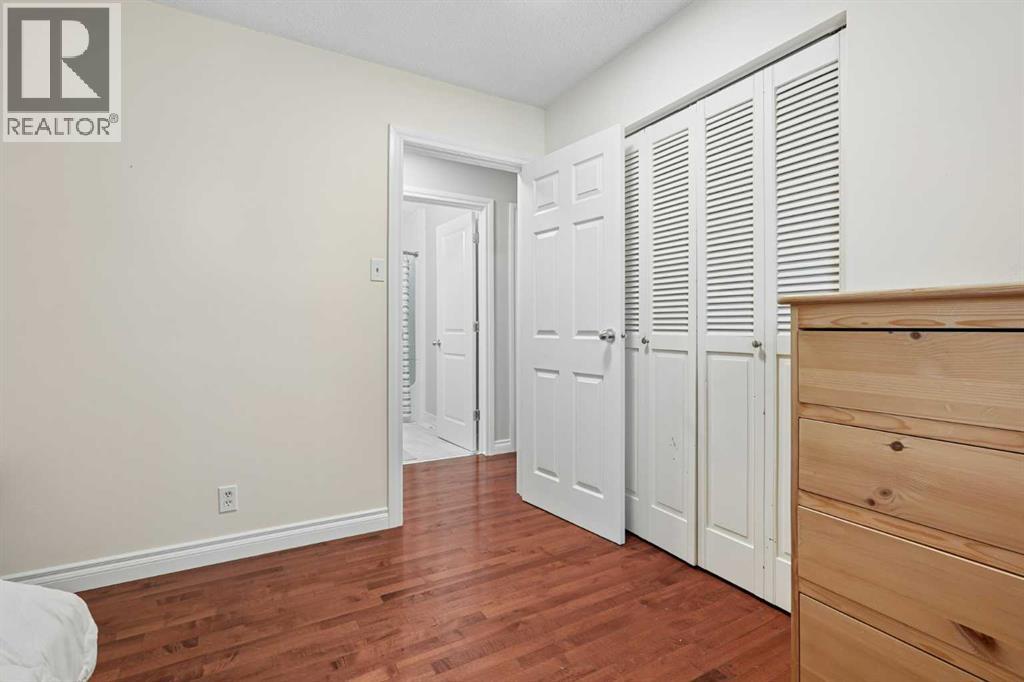 210 Dunkirk Street S - 19