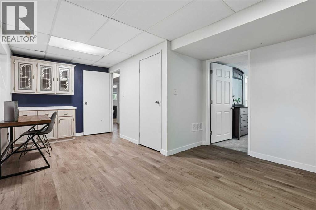 210 Dunkirk Street S - 32