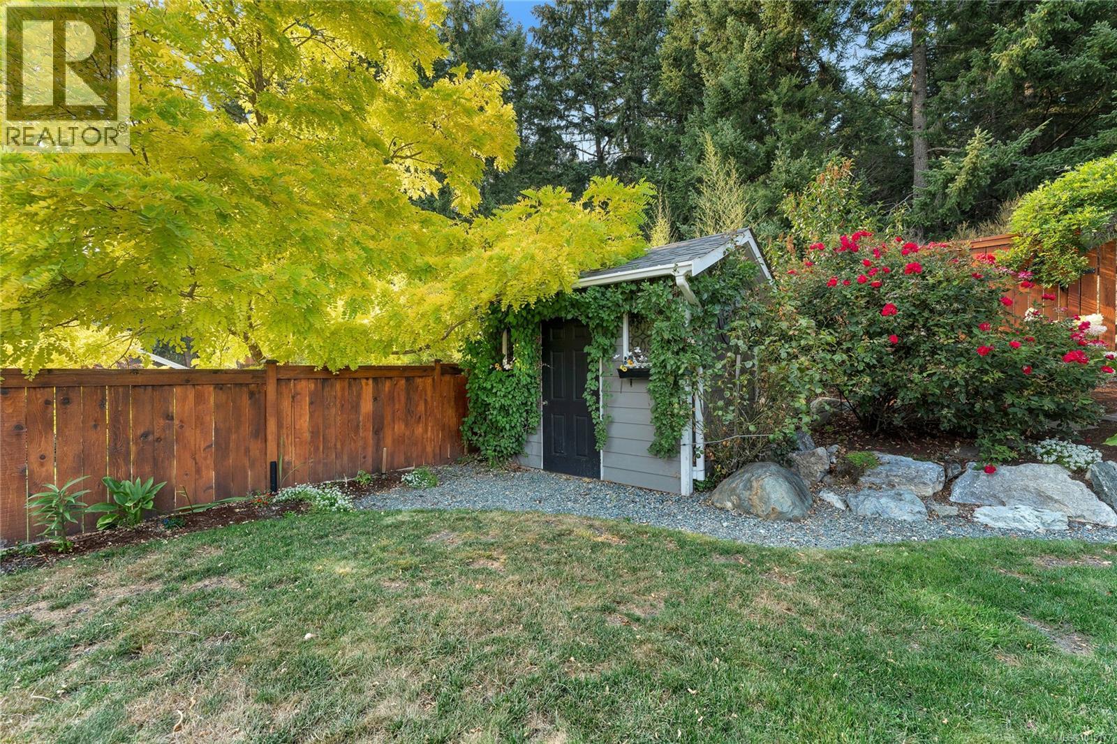 875 Pratt Rd - Image 33