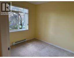 204 2045 Carrick St, Oak Bay, BC V8R2M5 Photo 12
