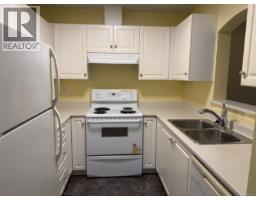Entrance - 204 2045 Carrick St, Oak Bay, BC V8R2M5 Photo 8