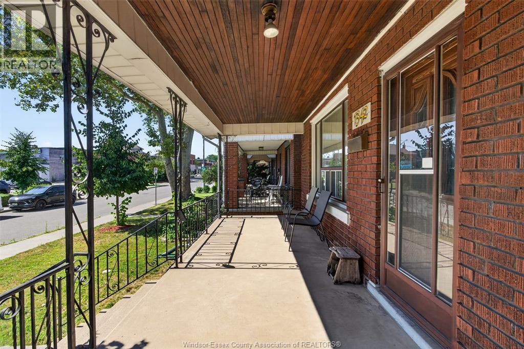 1342 Hall AVENUE - 4