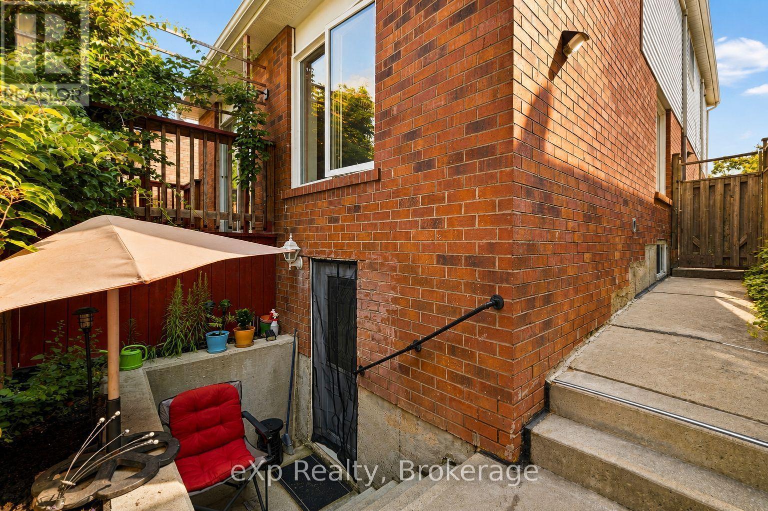 39 MATTERDALE AVENUE - Image 34