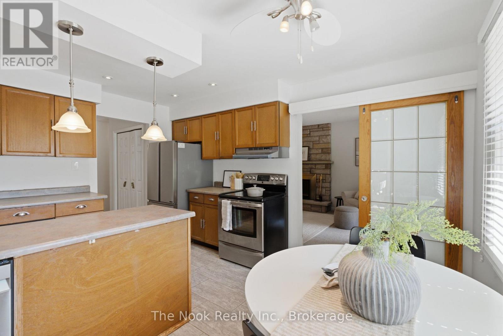 424 PRINCE OF WALES DRIVE - Image 13