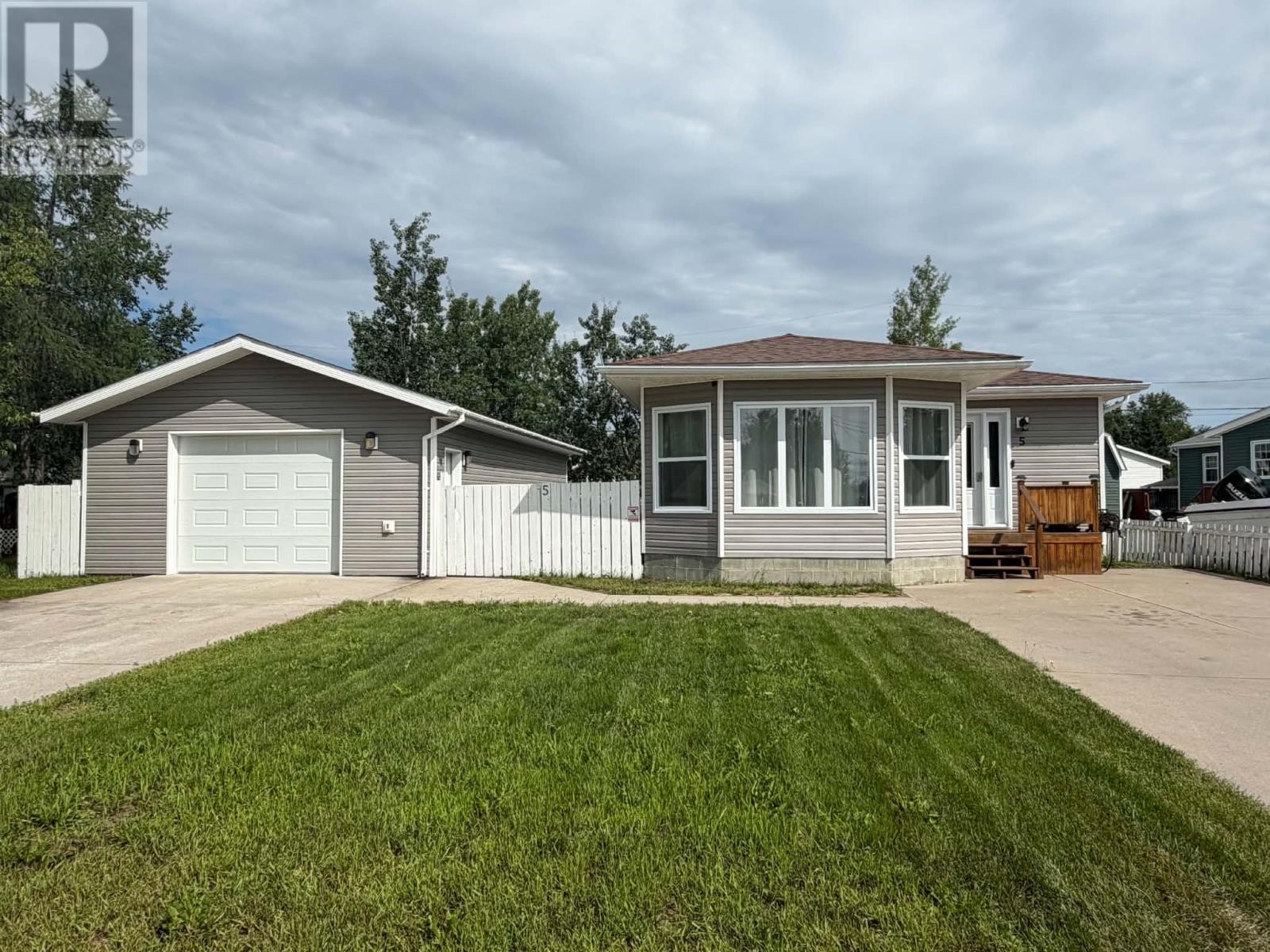 5 Davis Crescent