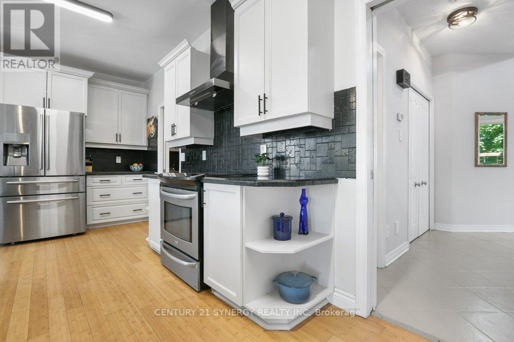 37 WINDFIELD CRESCENT - 15