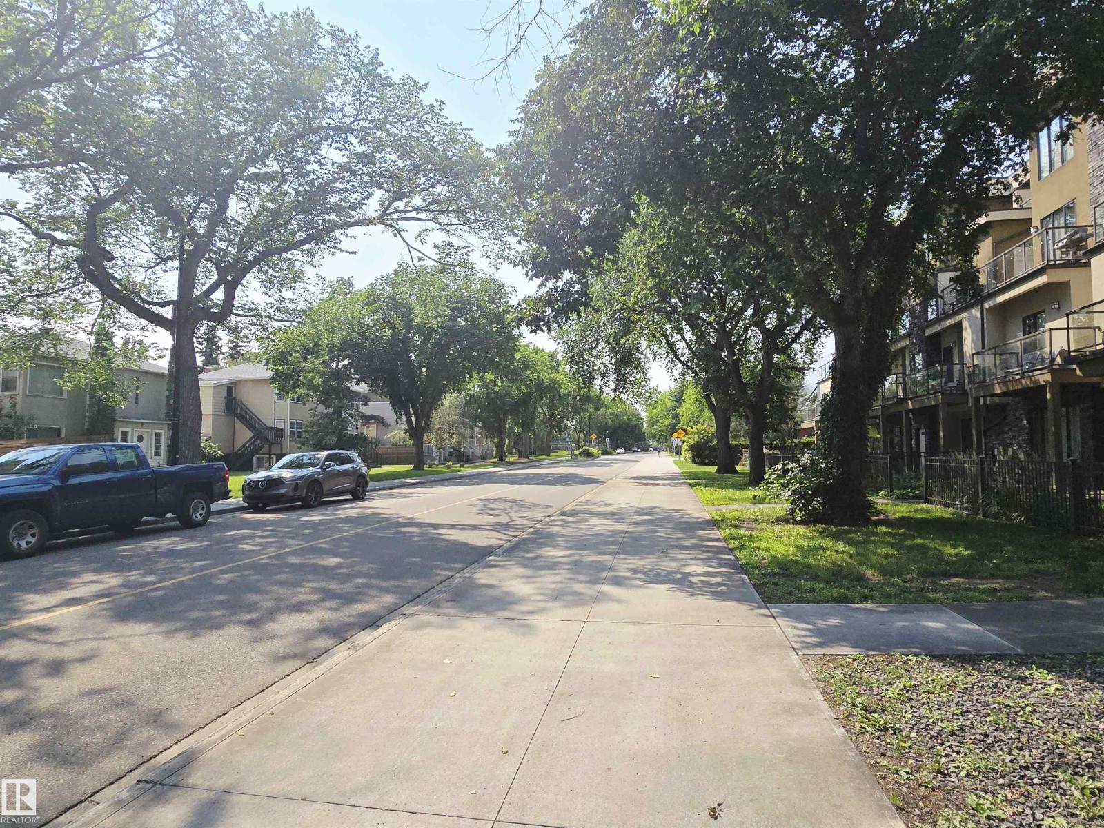 #21 11518 76 AV NW - 60