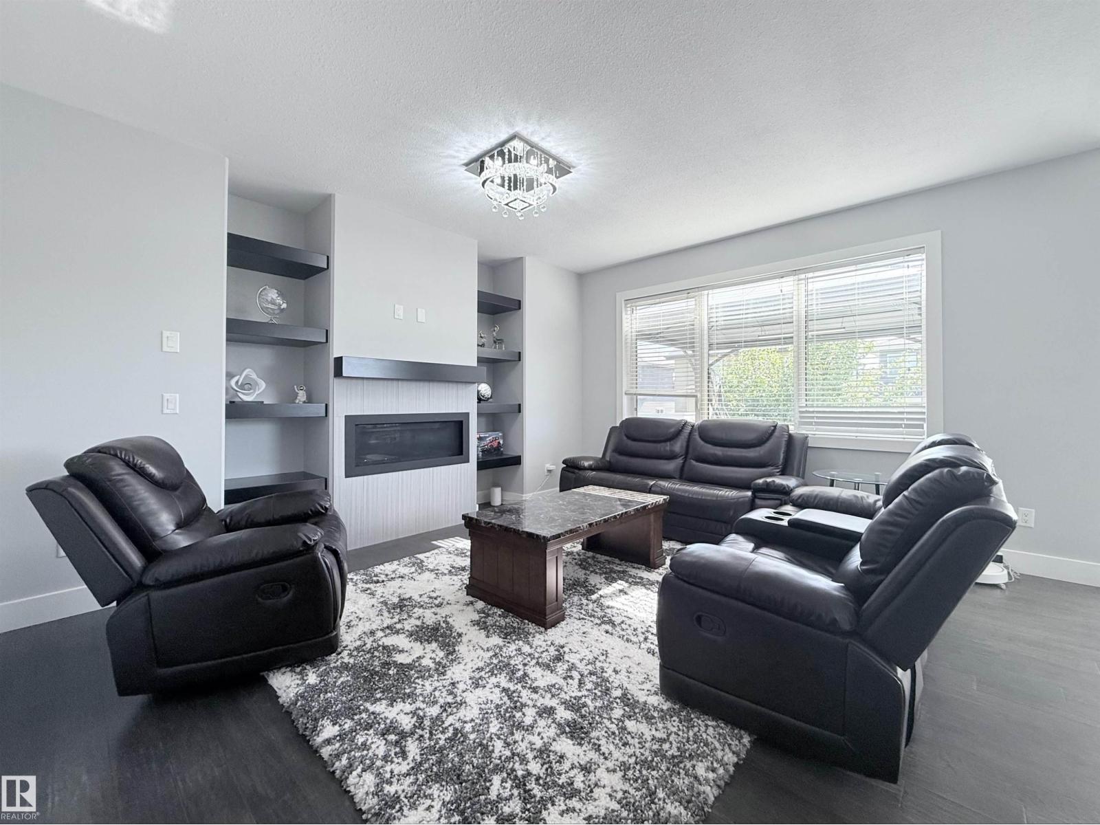 8719 218 ST NW - 5