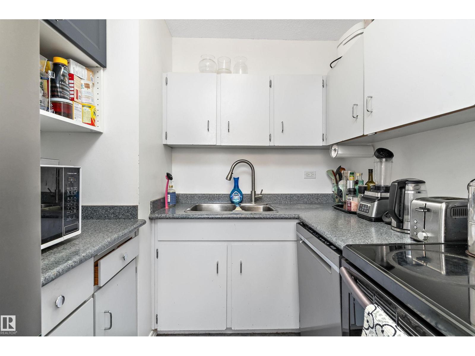 #706 9930 113 ST NW - 12