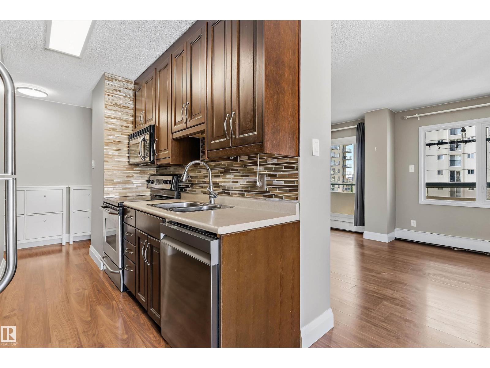 #1002 9725 106 ST NW - 15
