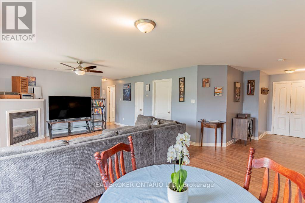 #103 32 LA CROISEE STREET - 13