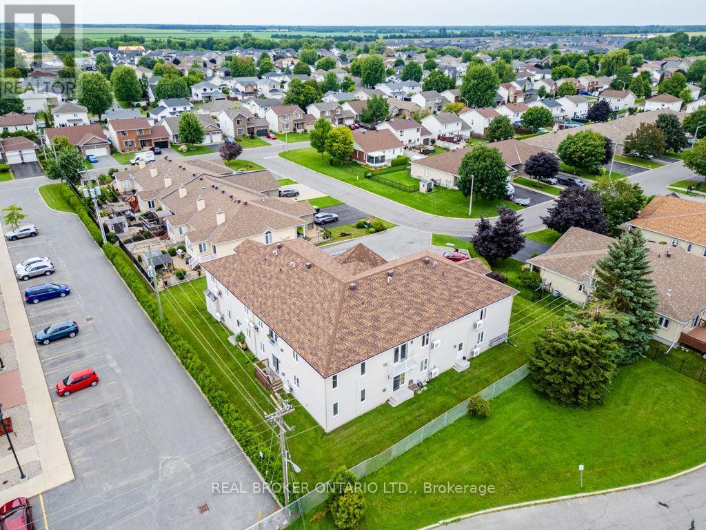 #103 32 LA CROISEE STREET - Image 23