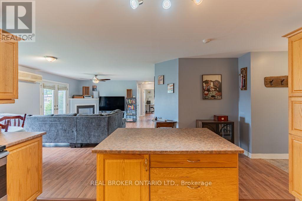 #103 32 LA CROISEE STREET - 5