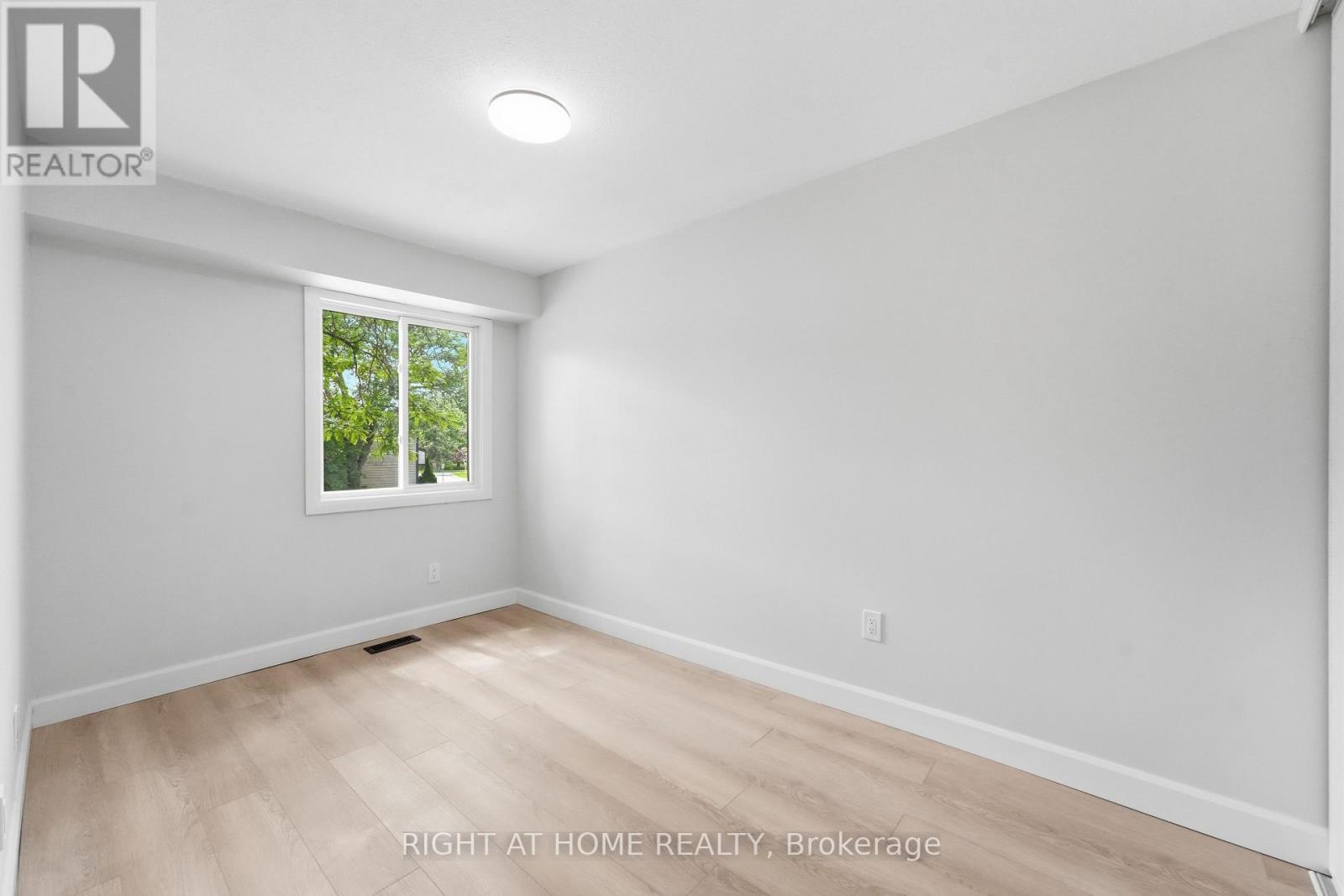 3 Bed, 2 Bath House for Sale in Ottawa – 3 – 7874 JEANNE D’ARC BOULEVARD, Ottawa – MLS# X13643184 - Image 20