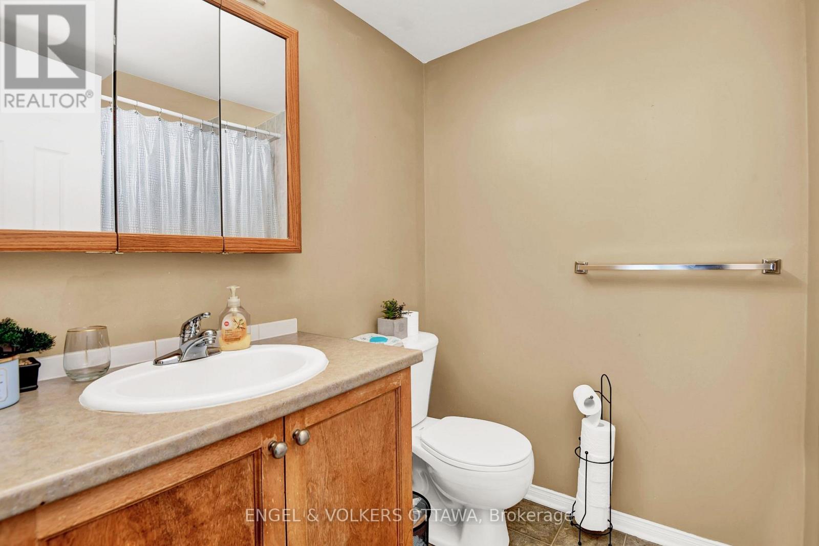 2 Bed, 3 Bath House for Rent in Ottawa – 38 LAKEPOINTE DRIVE, Ottawa – MLS# X13643186 - Image 29