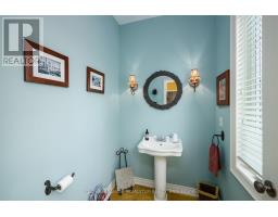 Bathroom - 15 Virginia Street, Welland, ON L3C7A5 Photo 9
