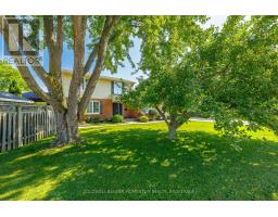 Foyer - 212 Livingston Avenue, Grimsby, ON L3M4V8 Photo 6